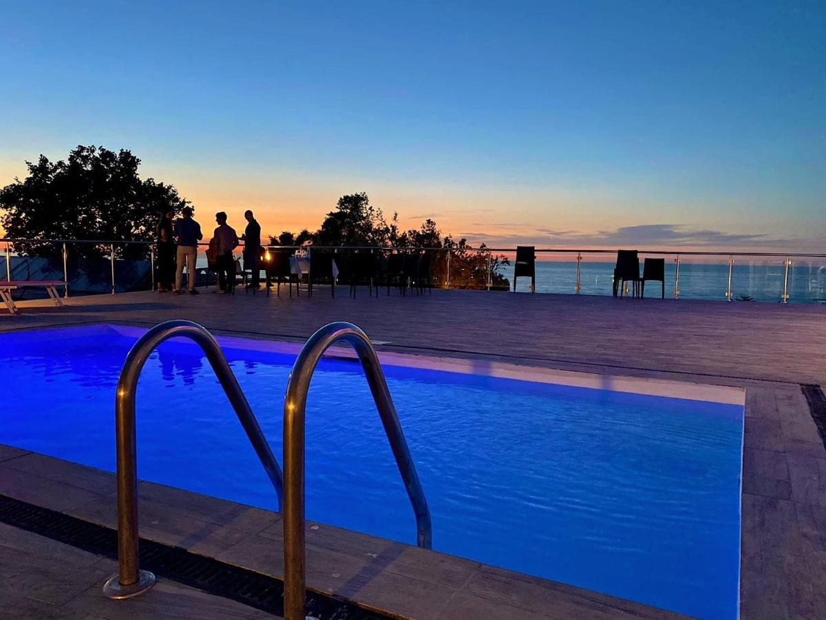Frontemare Hotel Village & Ristorante ローディ・ガルガーニコ エクステリア 写真