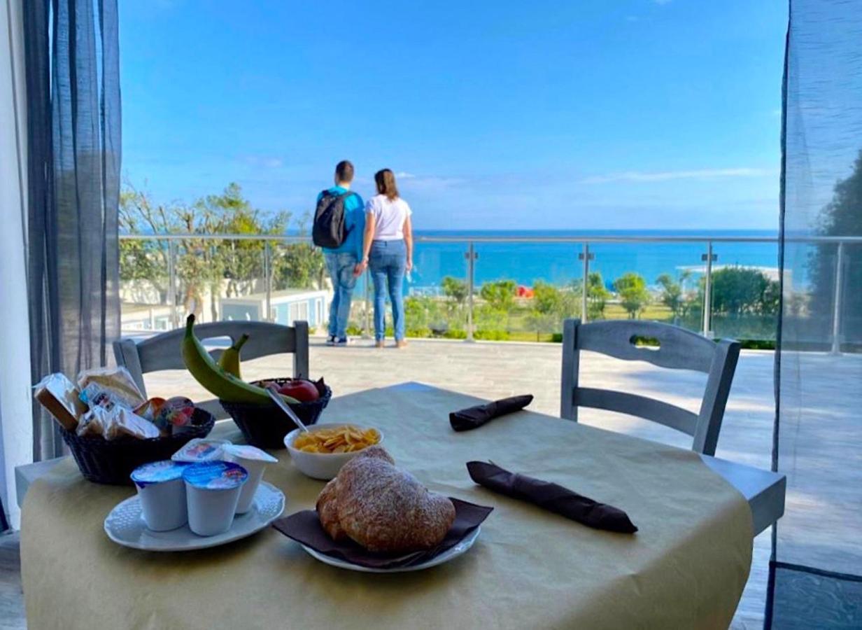 Frontemare Hotel Village & Ristorante ローディ・ガルガーニコ エクステリア 写真